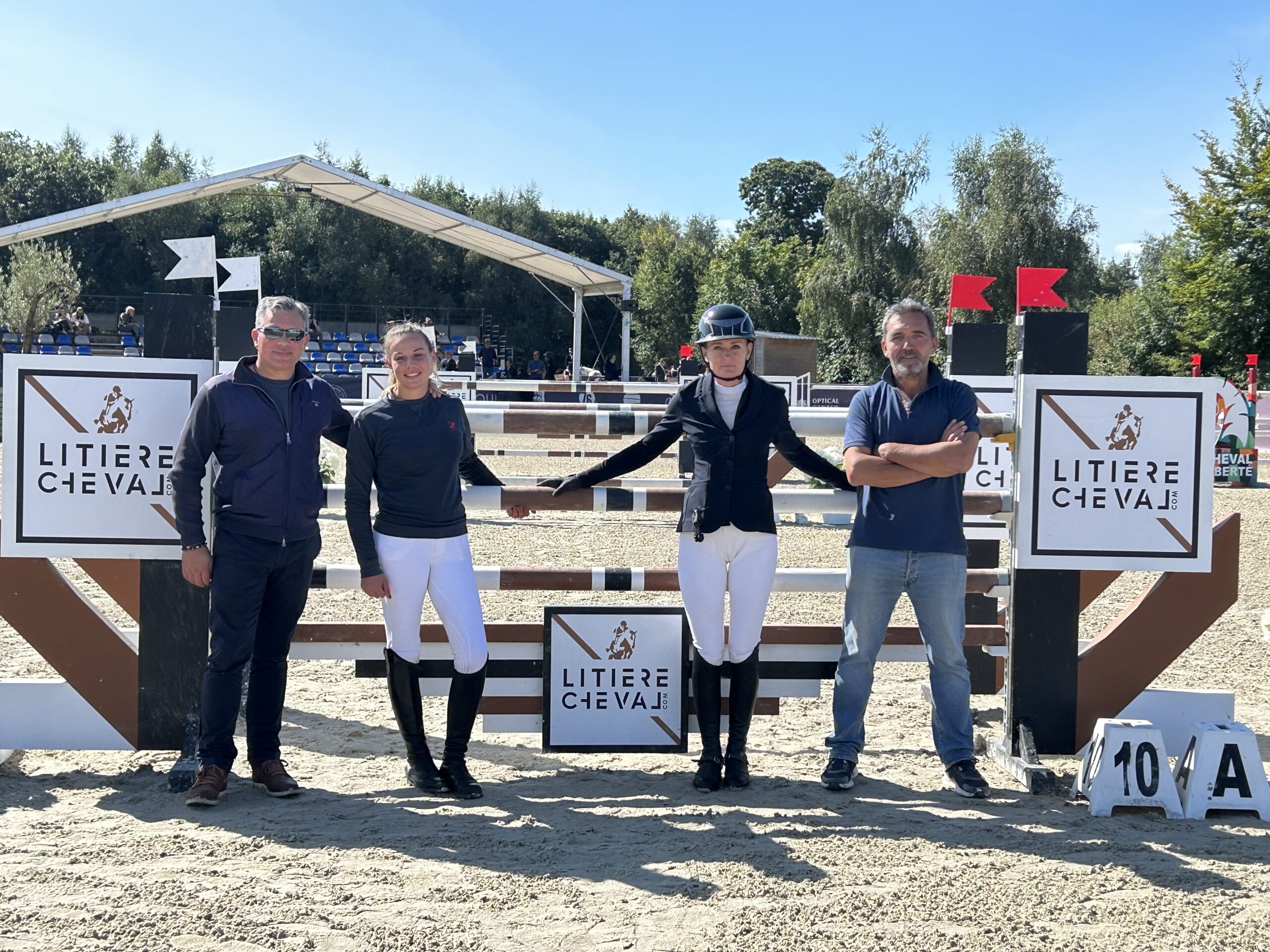 La Team litiere-cheval.com devant son obstacle lors du GP 145 de Canteleu !